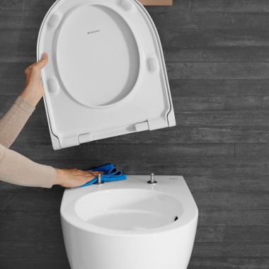 Acanto WC-kerámia QuickRelease gyorskoldós funkcióval (© Geberit)