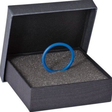 Kék tömítőgyűrű a dobozban